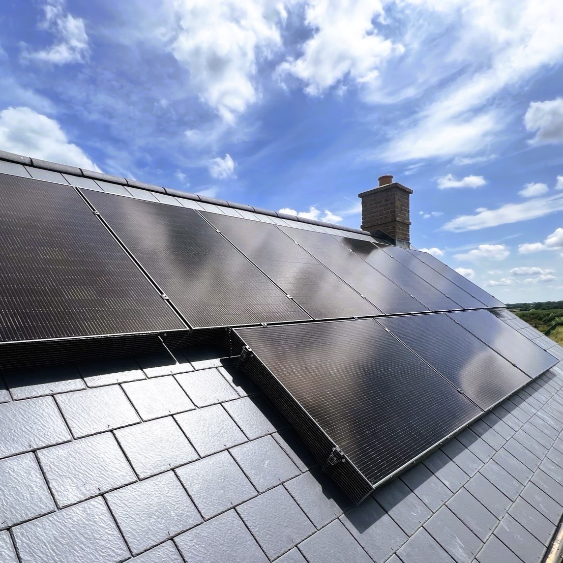 Roof mounted full-black solar panels