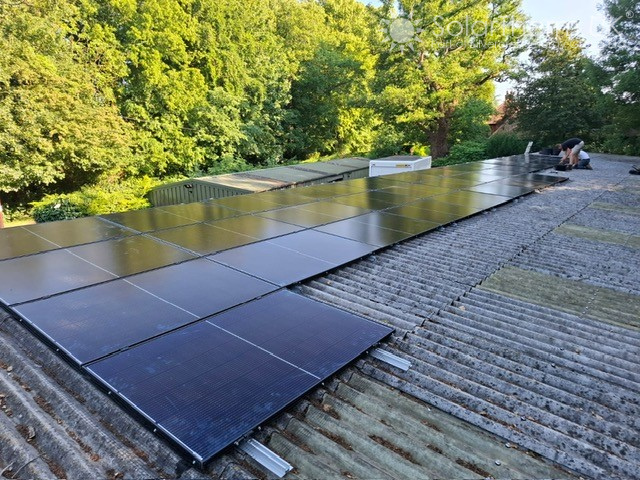 Flat roof installation