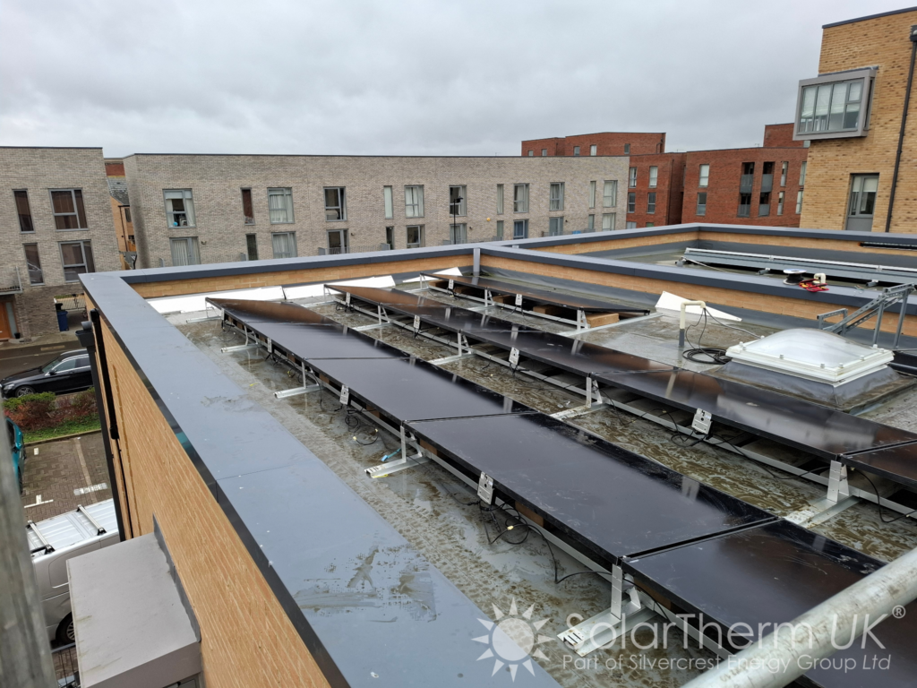 Solar installation on a flat roof
